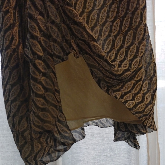 Elegant Black and Gold Patterned Skirt - Picture 7 of 10